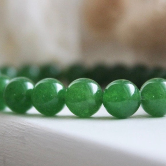Dark Green Jade Gemstone Chakra Balancing Stretchy Energy Bracelet - Picture 3 of 5